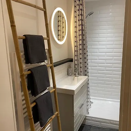 T2 Centre Apartment *